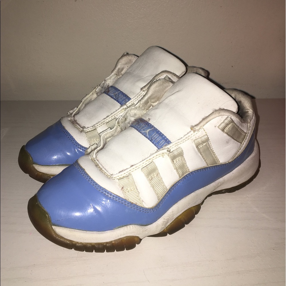 Jordan 11 Low Columbia 2001